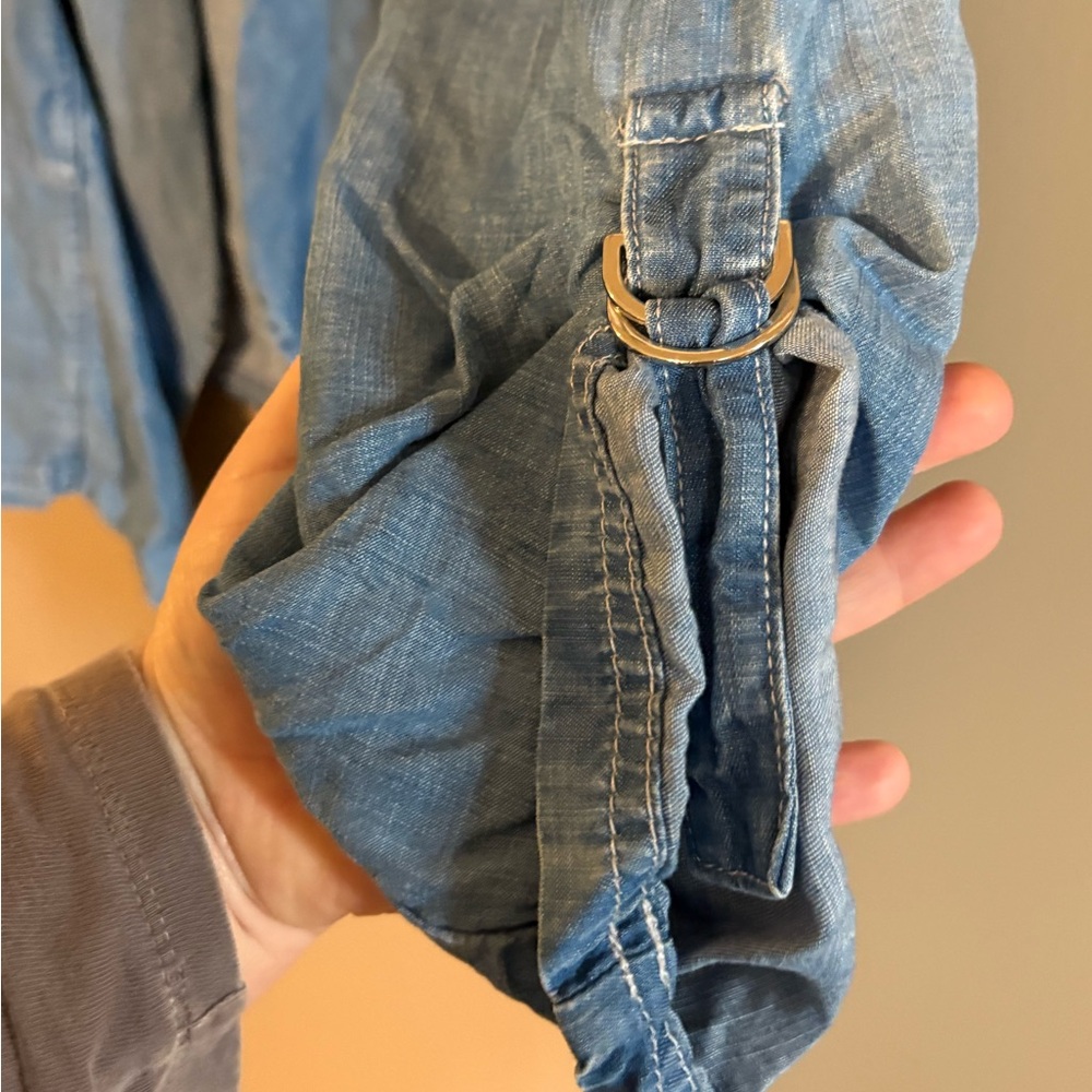 Chico’s Light Denim Open Cardigan with Pockets Chico Size 2 - Large (12) - Picture 2 of 8